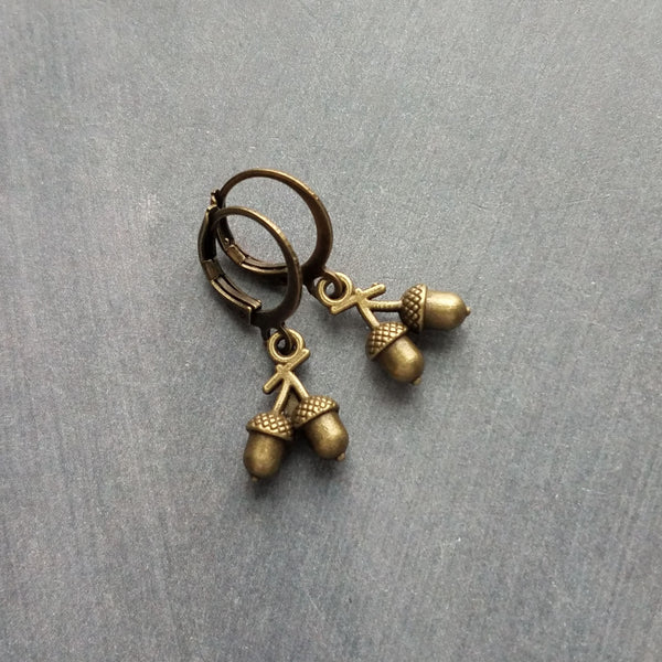 Huggie Hoop Acorn Earrings, antique brass round lever back, antique bronze hoop, small hoop earring, bronze acorn dangle earring, antique brass acorn earring, squirrel earring, rustic acorn earring, oak tree earring, fall autumn gift