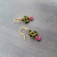 Pendientes navideños, pendiente de bayas de acebo, pendiente de acebo, pendiente de Navidad, glamour navideño, pendiente de cristal navideño, pendiente de invierno, Navidad
