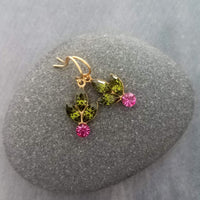 Pendientes navideños, pendiente de bayas de acebo, pendiente de acebo, pendiente de Navidad, glamour navideño, pendiente de cristal navideño, pendiente de invierno, Navidad