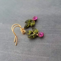 Pendientes navideños, pendiente de bayas de acebo, pendiente de acebo, pendiente de Navidad, glamour navideño, pendiente de cristal navideño, pendiente de invierno, Navidad