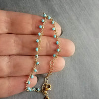 Pulsera/tobillera con cuentas de oro - cuentas extra pequeñas de color azul bebé - cadena ajustable de oro tenue - delicado estilo minimalista delgado pequeño regalo