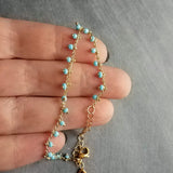 Pulsera/tobillera con cuentas de oro - cuentas extra pequeñas de color azul bebé - cadena ajustable de oro tenue - delicado estilo minimalista delgado pequeño regalo