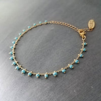Pulsera/tobillera con cuentas de oro - cuentas extra pequeñas de color azul bebé - cadena ajustable de oro tenue - delicado estilo minimalista delgado pequeño regalo
