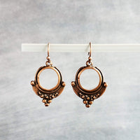Pendientes de círculo de cobre, pequeños colgantes de cobre, pendiente redondo de cobre, detalles de bolas, pendiente de cobre antiguo, marrón óxido, pendientes de aro oxidados