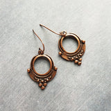 Pendientes de círculo de cobre, pequeños colgantes de cobre, pendiente redondo de cobre, detalles de bolas, pendiente de cobre antiguo, marrón óxido, pendientes de aro oxidados